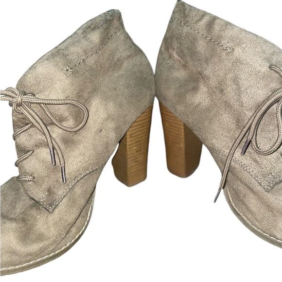 Old Navy Lace up Bootie Heels - Picture 2 of 2